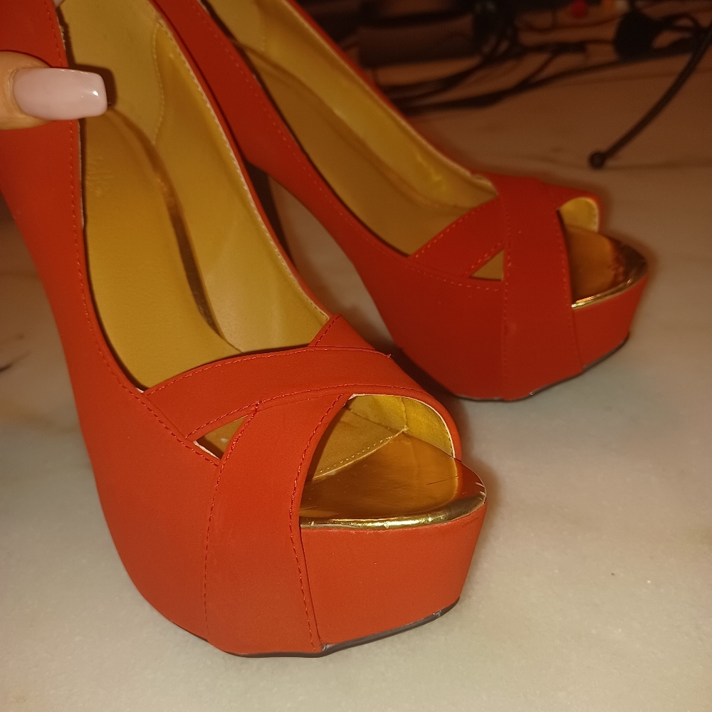 Red heels - Picture 5 of 9